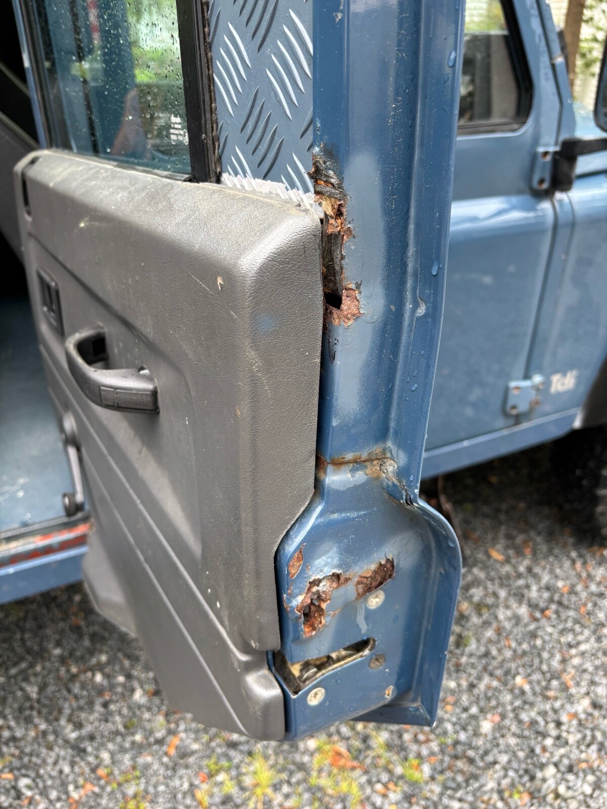 Land-Rover-Defender-1993-SUV-8