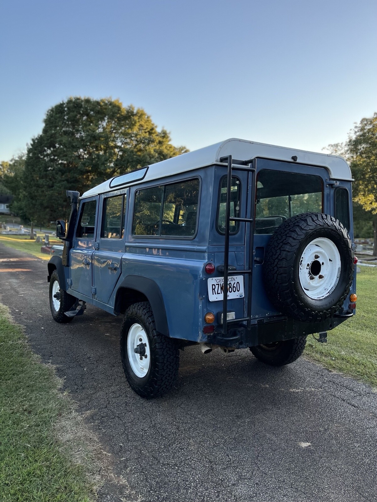 Land-Rover-Defender-1993-SUV