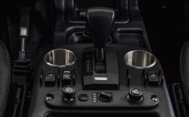 Land-Rover-Defender-1994-12