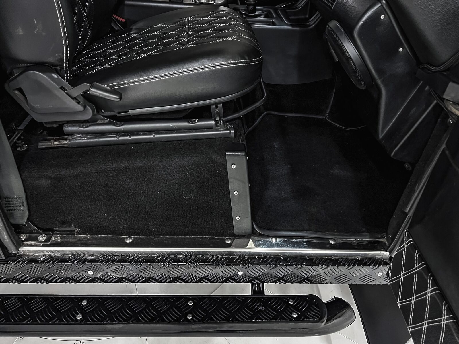 Land-Rover-Defender-1994-14