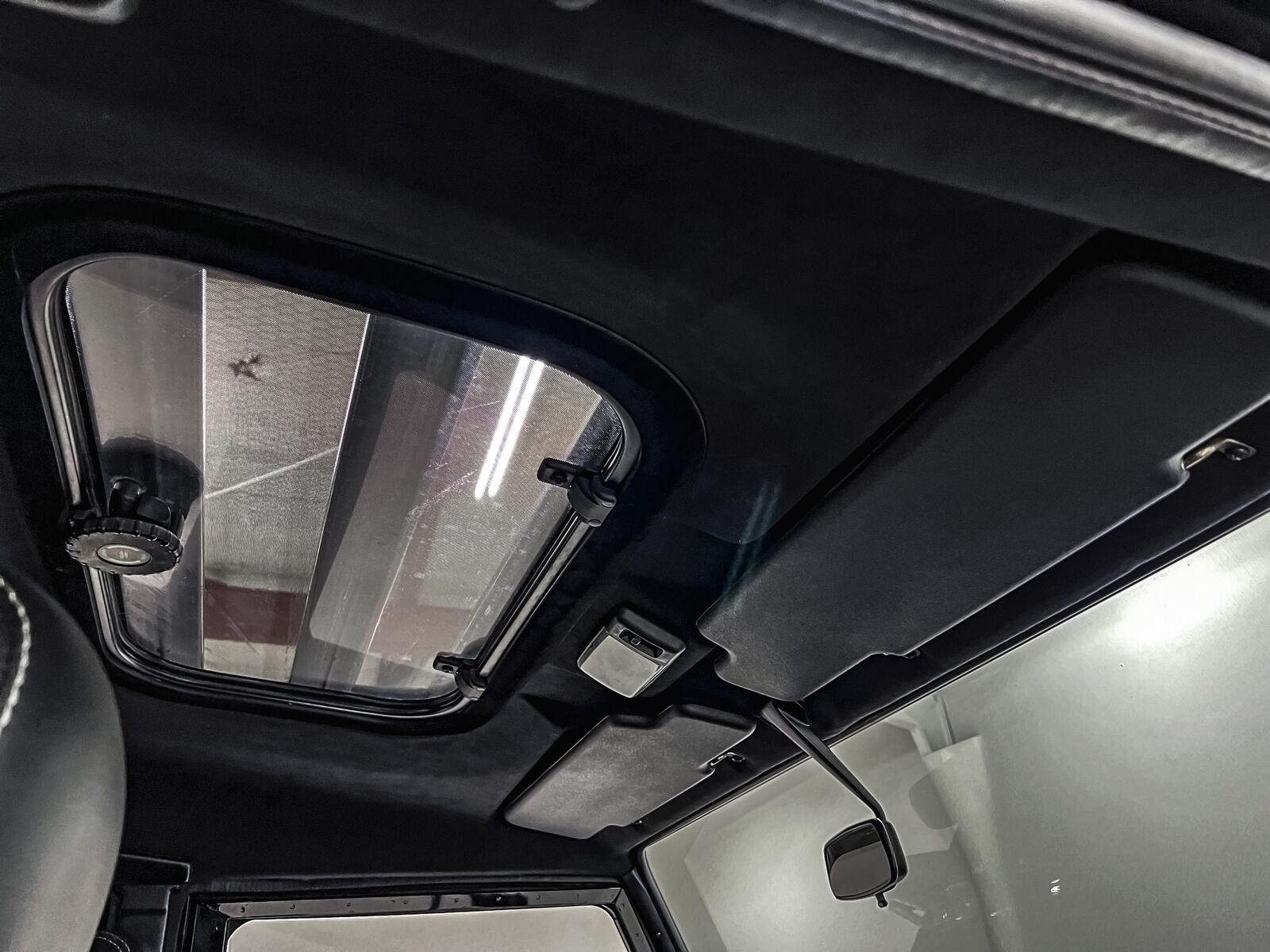 Land-Rover-Defender-1994-16