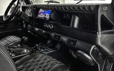 Land-Rover-Defender-1994-17