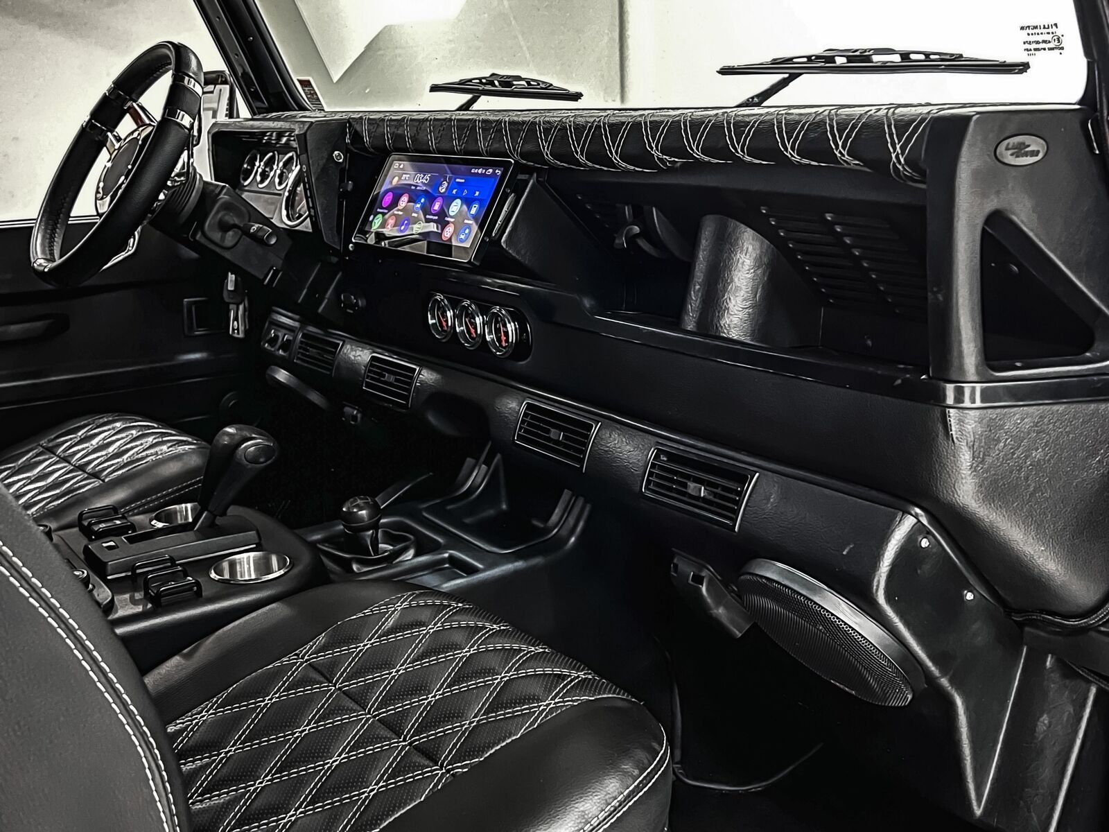 Land-Rover-Defender-1994-17