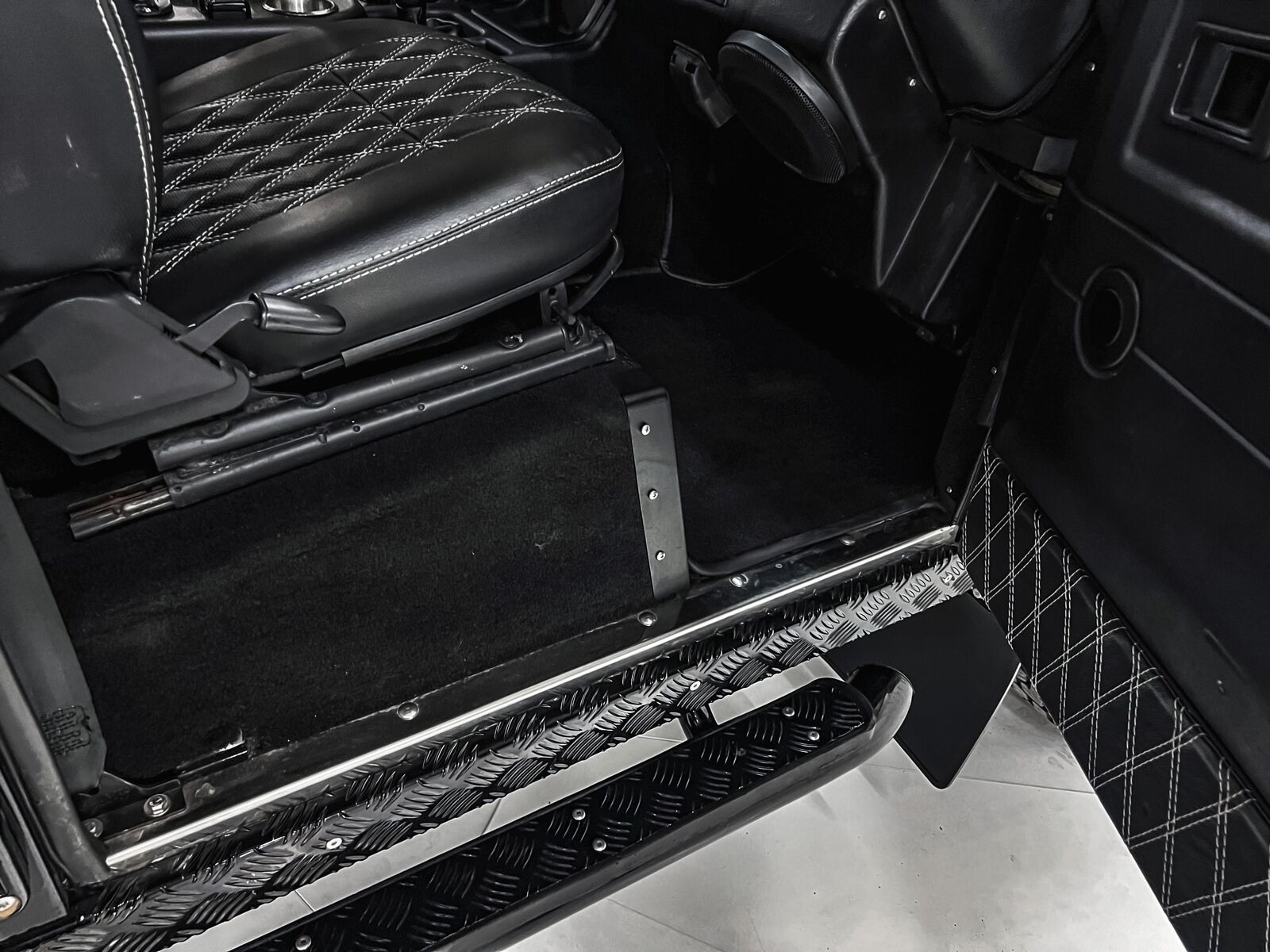 Land-Rover-Defender-1994-19