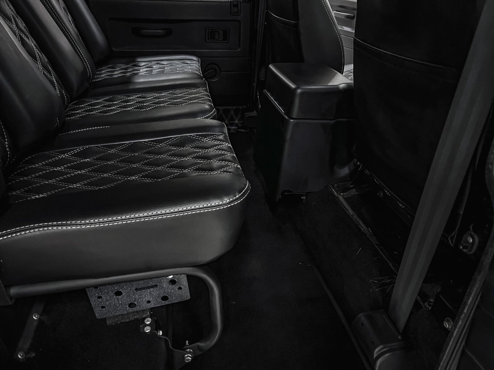 Land-Rover-Defender-1994-21