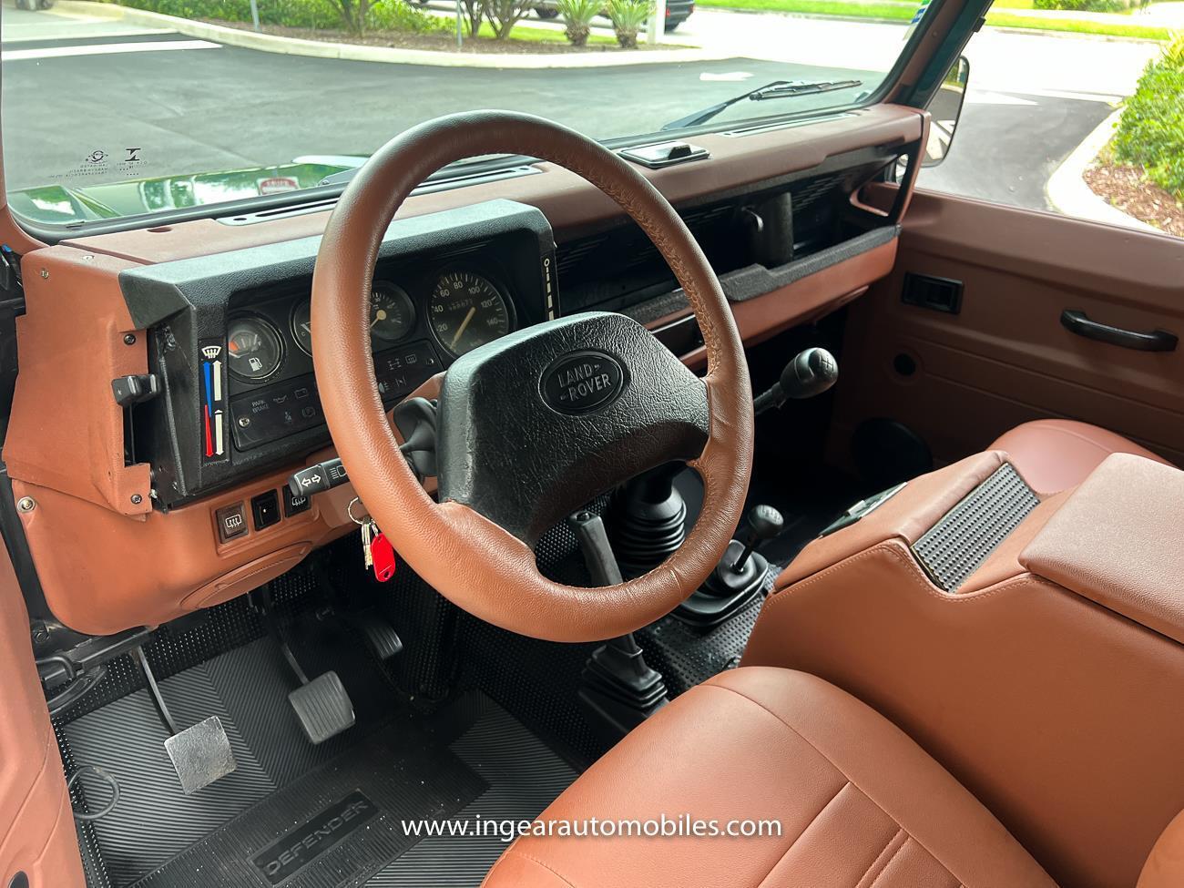 Land-Rover-Defender-1994-SUV-3