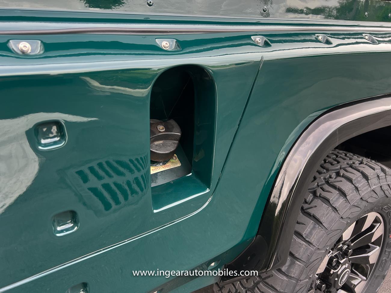 Land-Rover-Defender-1994-SUV-31