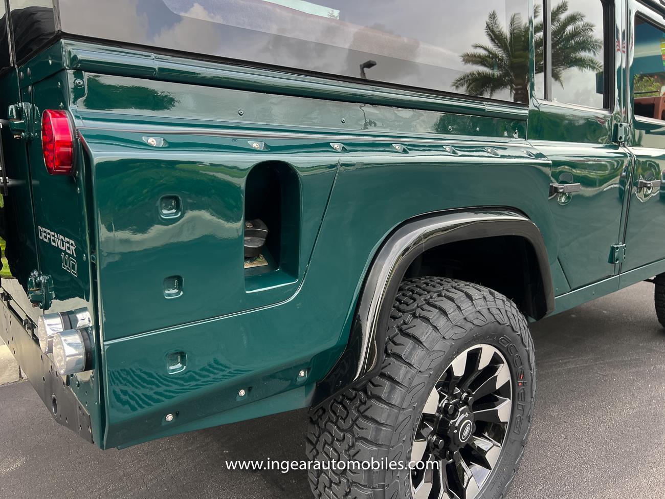 Land-Rover-Defender-1994-SUV-33