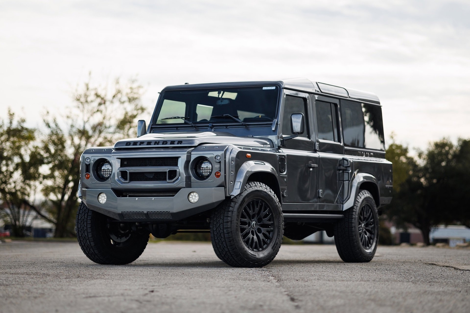 Land-Rover-Defender-1995-SUV-1
