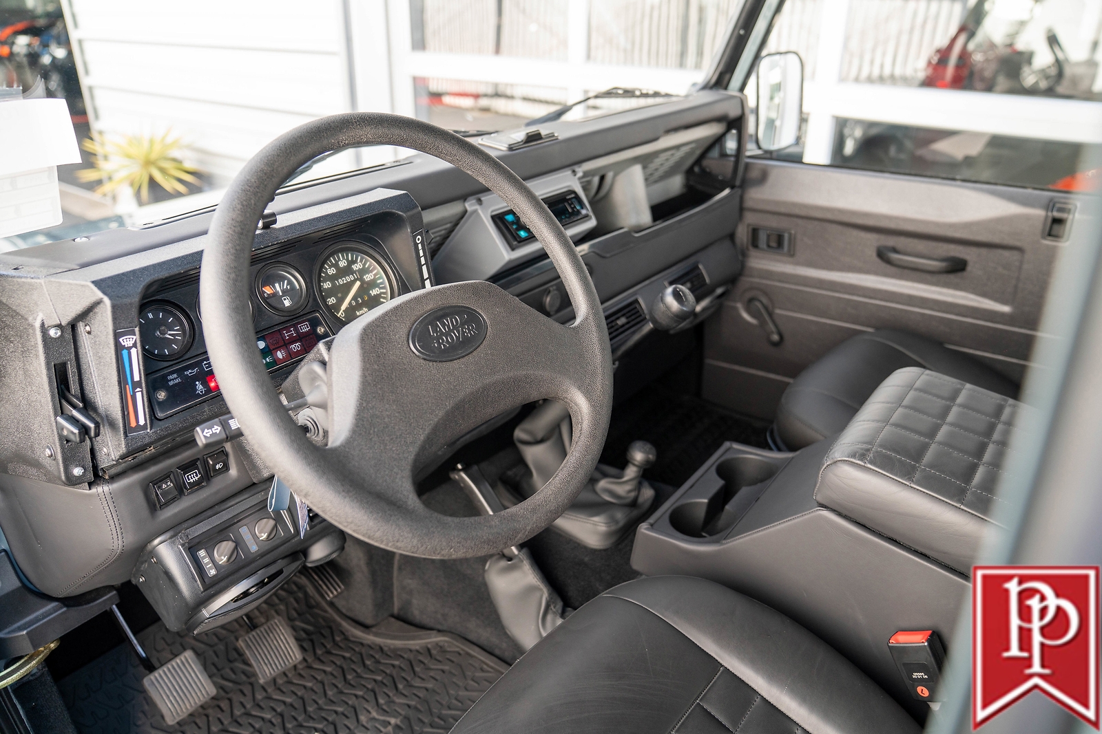 Land-Rover-Defender-1995-SUV-13