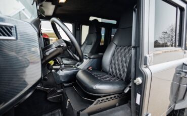 Land-Rover-Defender-1995-SUV-25