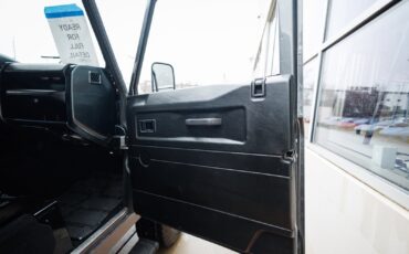 Land-Rover-Defender-1995-SUV-27