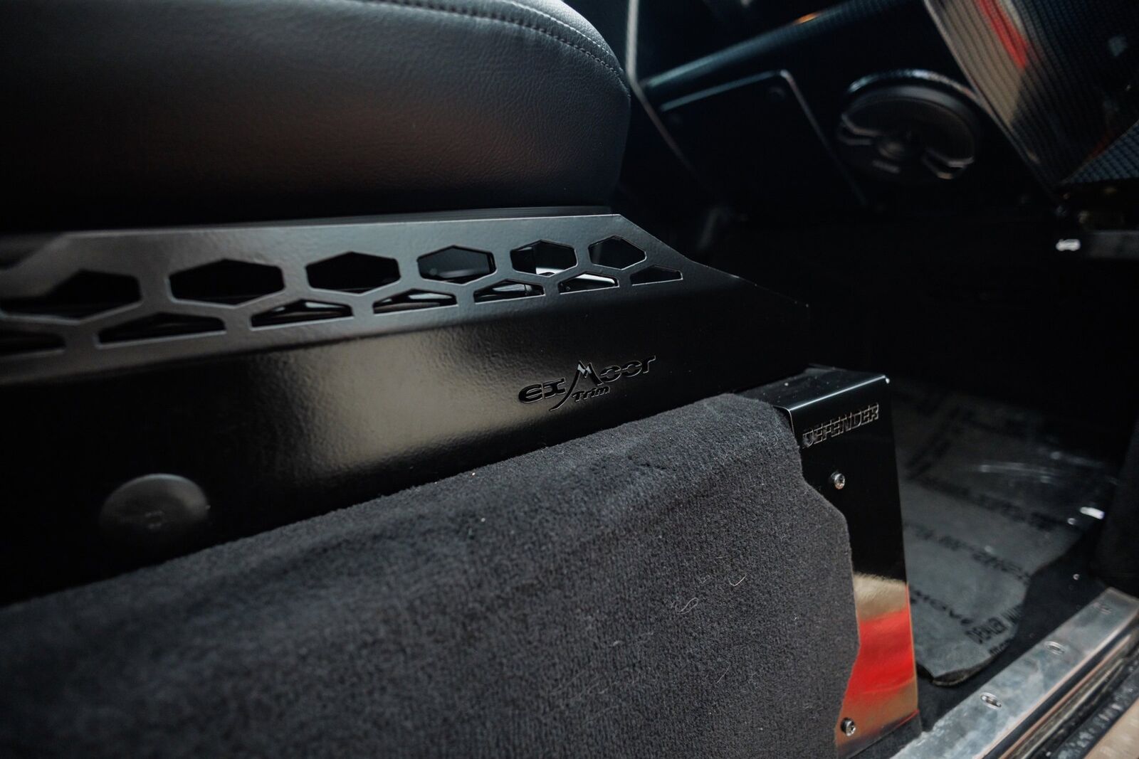 Land-Rover-Defender-1995-SUV-29