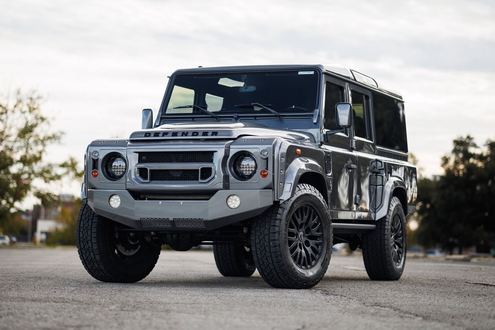 Land-Rover-Defender-1995-SUV-3