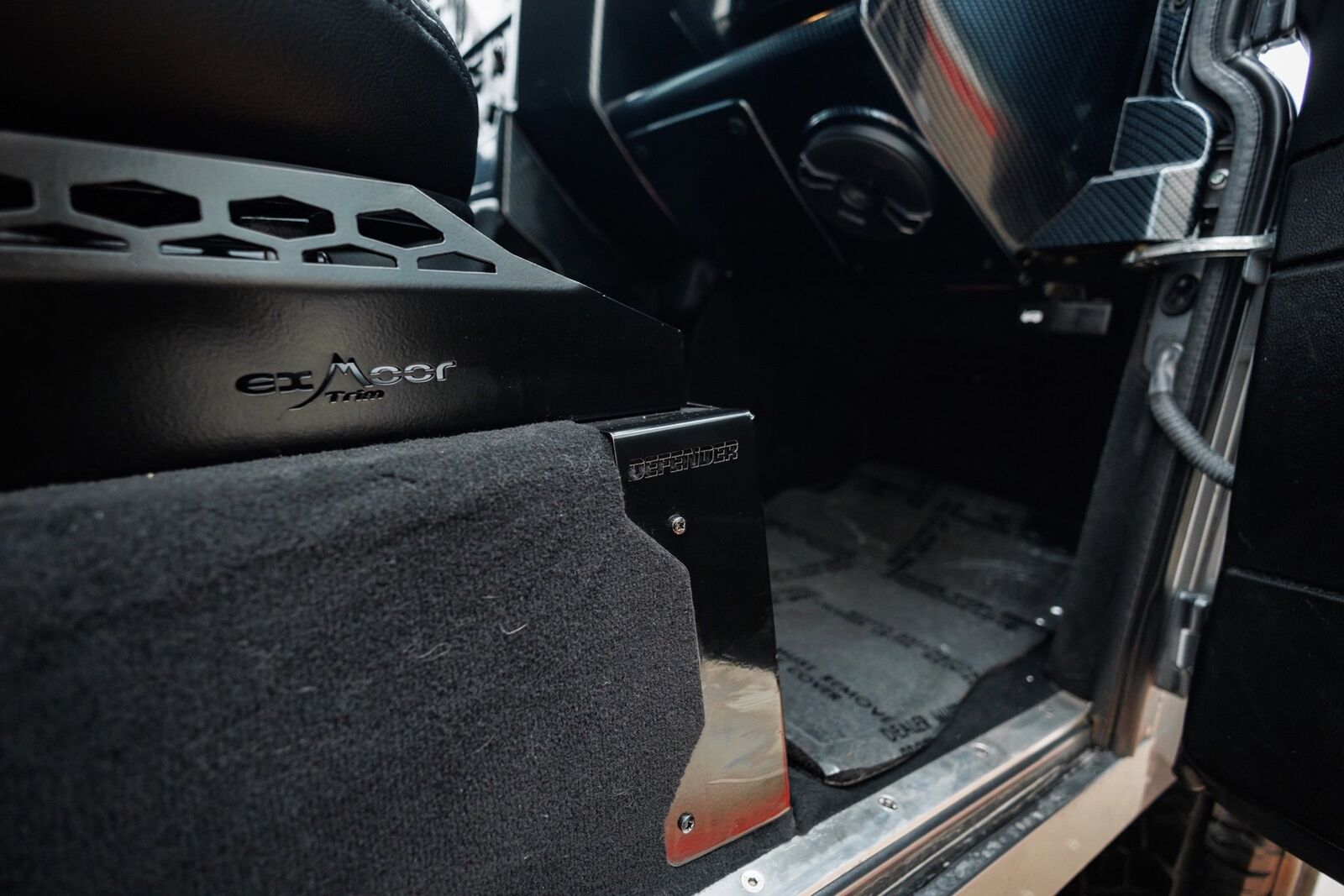 Land-Rover-Defender-1995-SUV-30