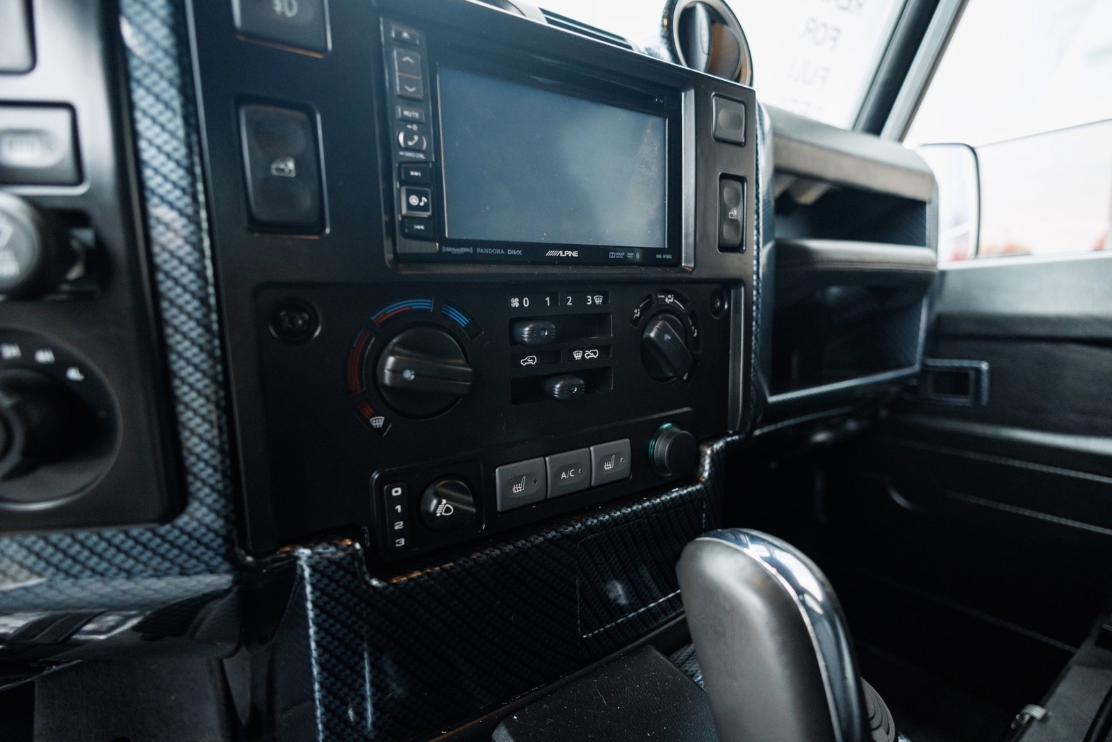 Land-Rover-Defender-1995-SUV-36