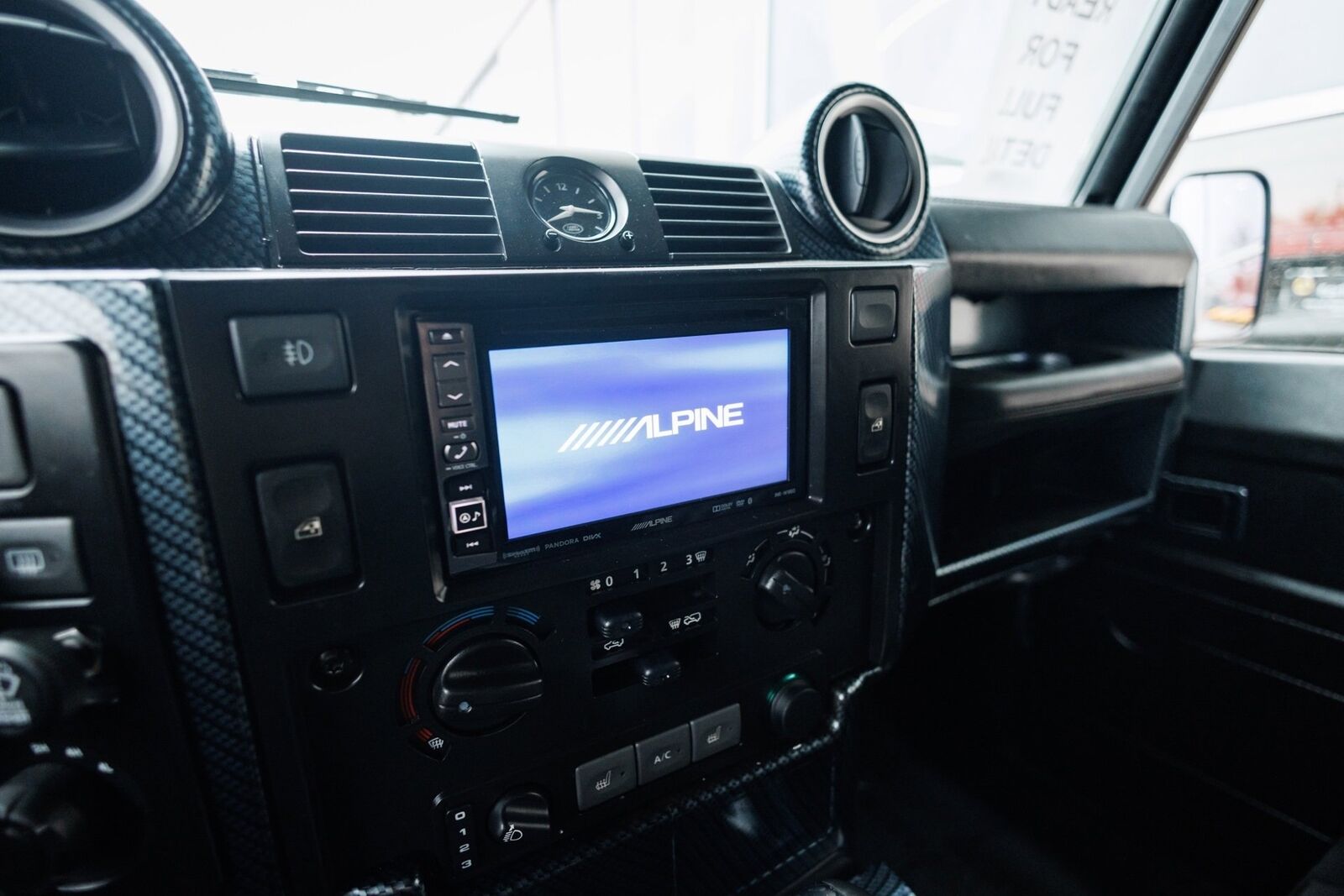 Land-Rover-Defender-1995-SUV-37