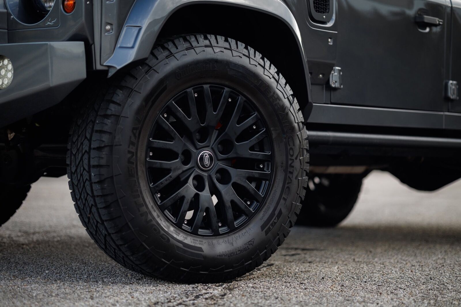 Land-Rover-Defender-1995-SUV-9
