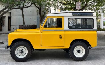 Land-Rover-Series-III-1982-2