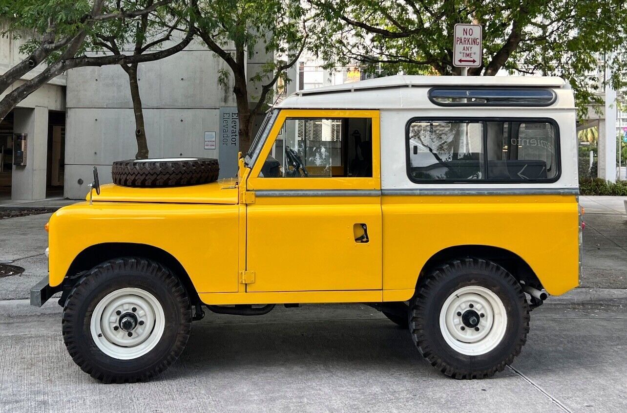 Land-Rover-Series-III-1982-2