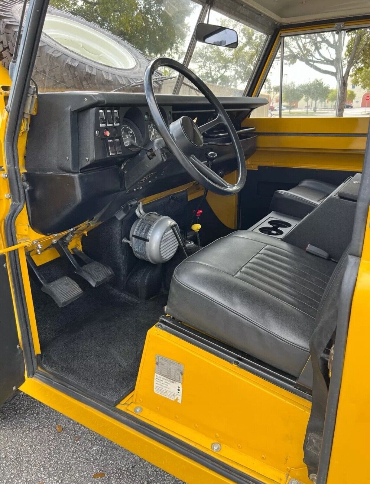 Land-Rover-Series-III-1982-23