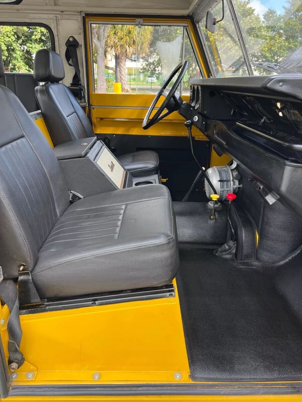 Land-Rover-Series-III-1982-24