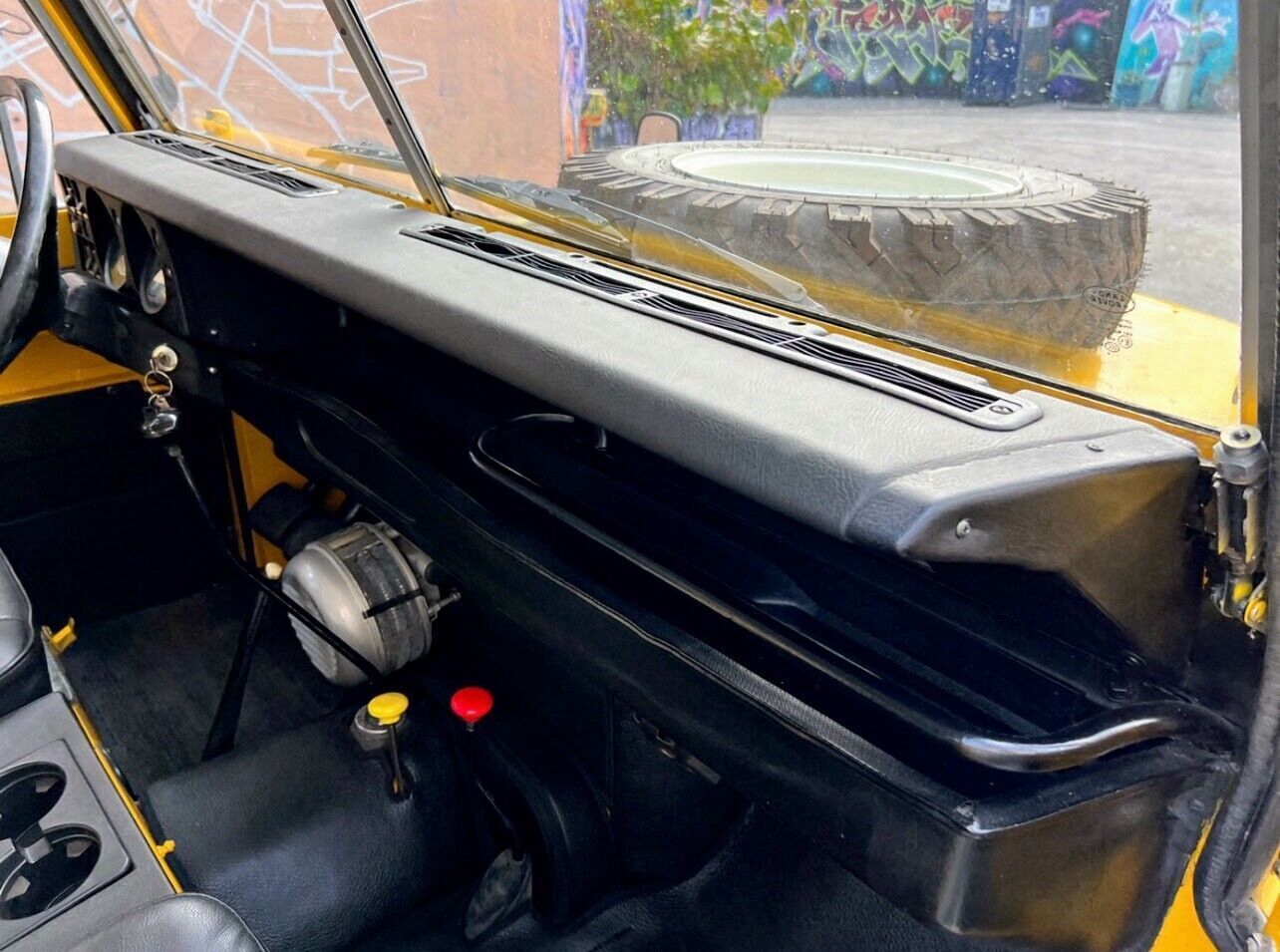 Land-Rover-Series-III-1982-25