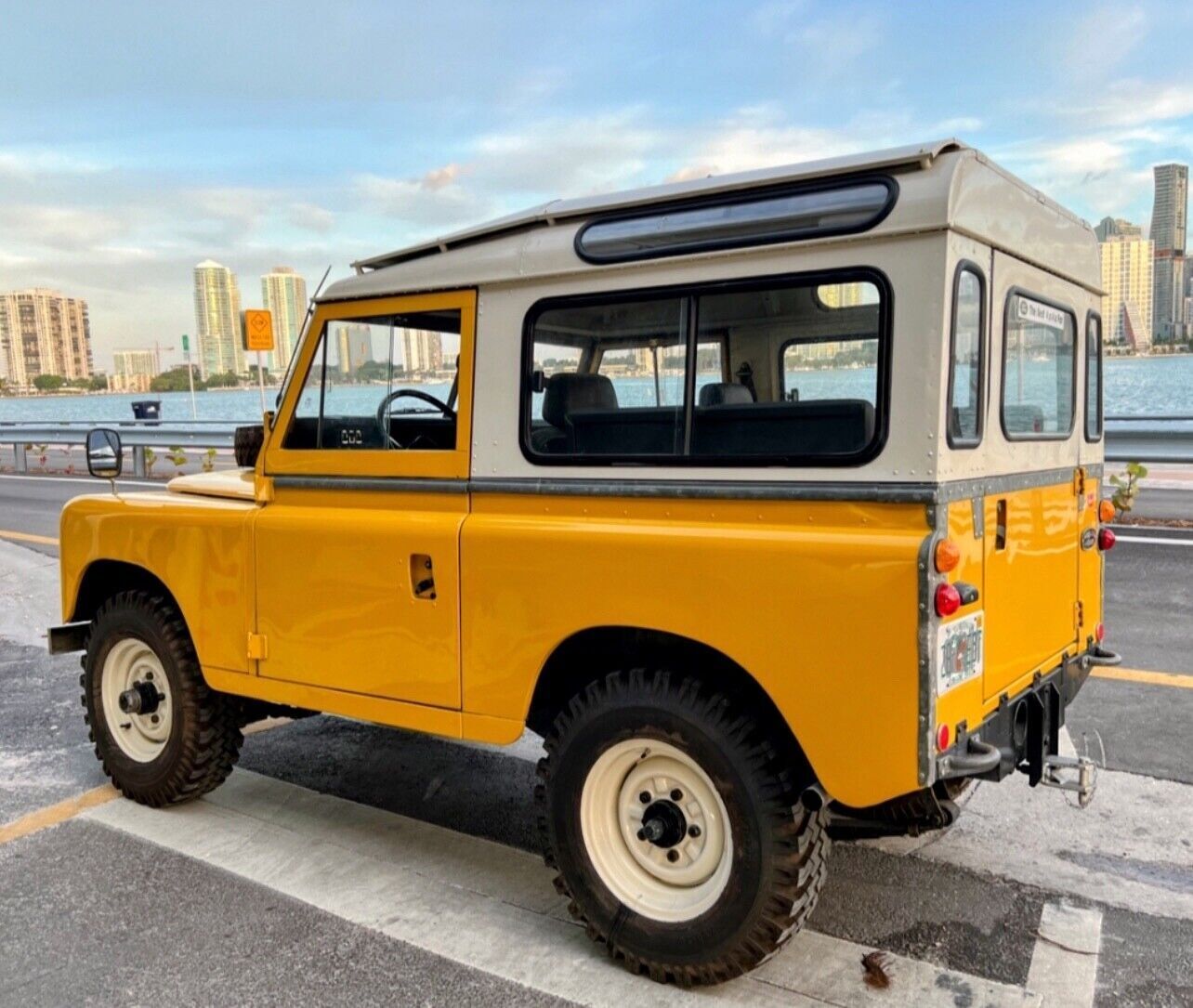 Land-Rover-Series-III-1982-3