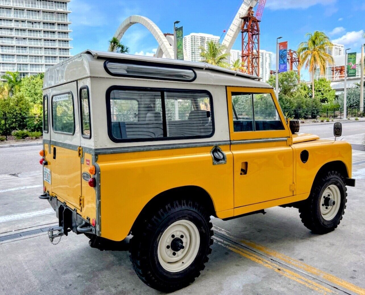 Land-Rover-Series-III-1982-5