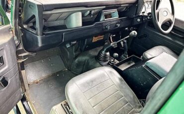 Land-rover-Defender-1984-green-10