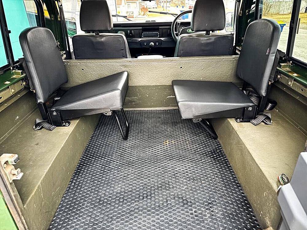 Land-rover-Defender-1984-green-12
