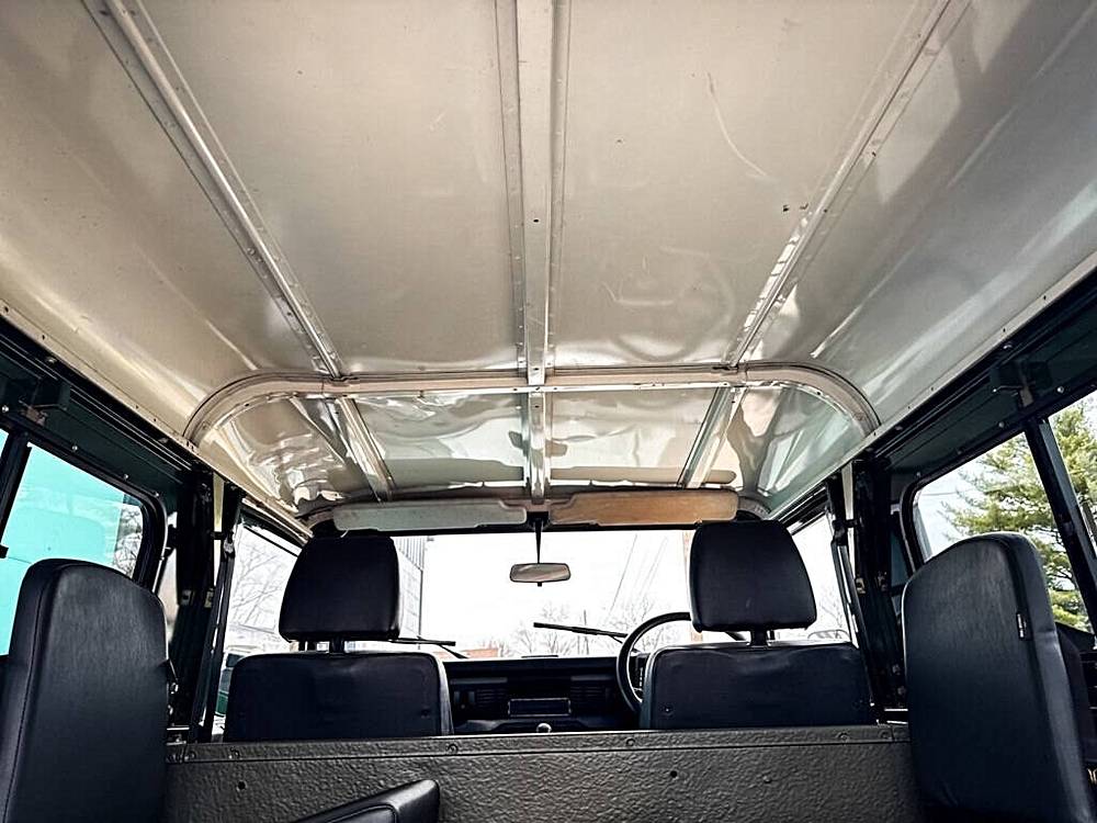 Land-rover-Defender-1984-green-13