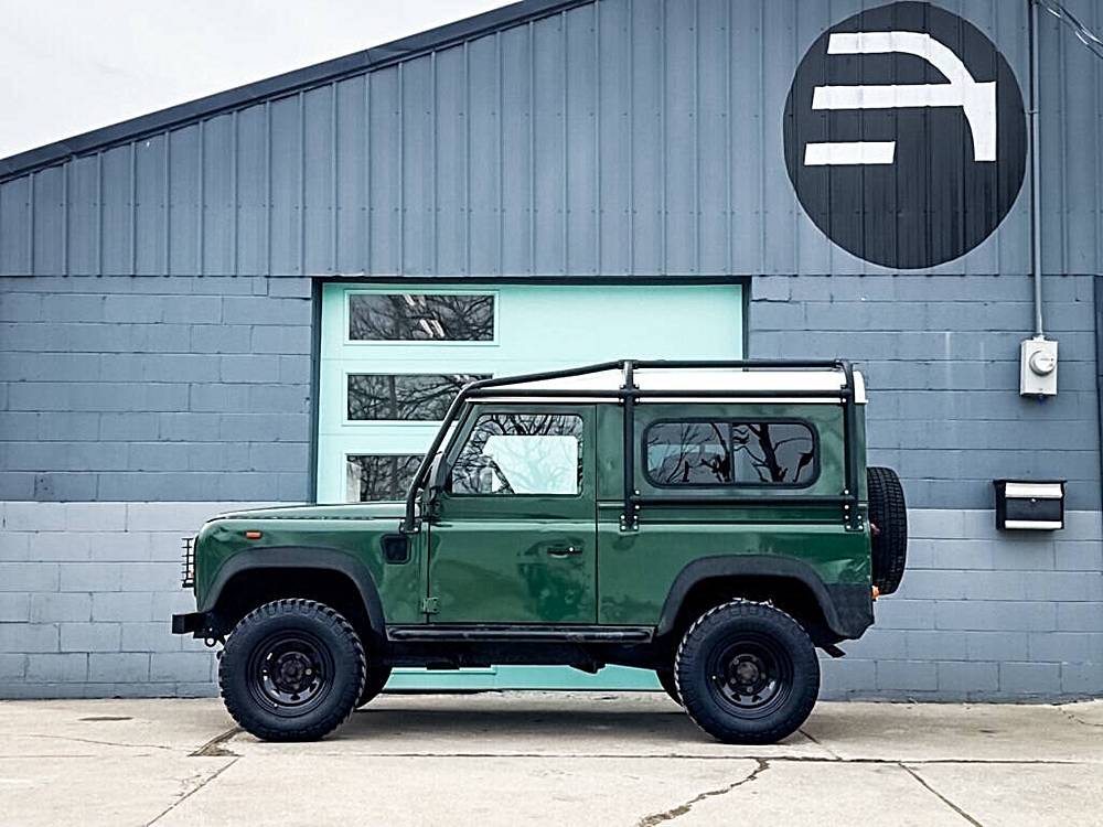 Land-rover-Defender-1984-green-14