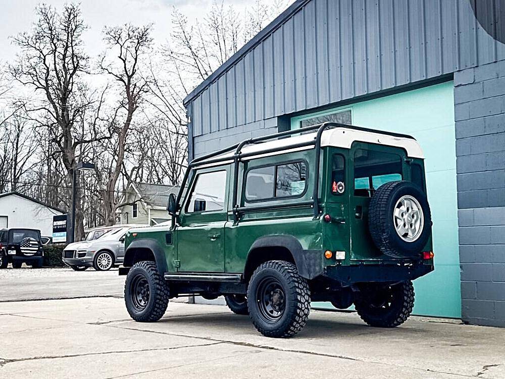 Land-rover-Defender-1984-green-15