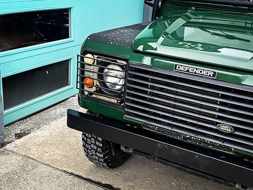 Land-rover-Defender-1984-green-16