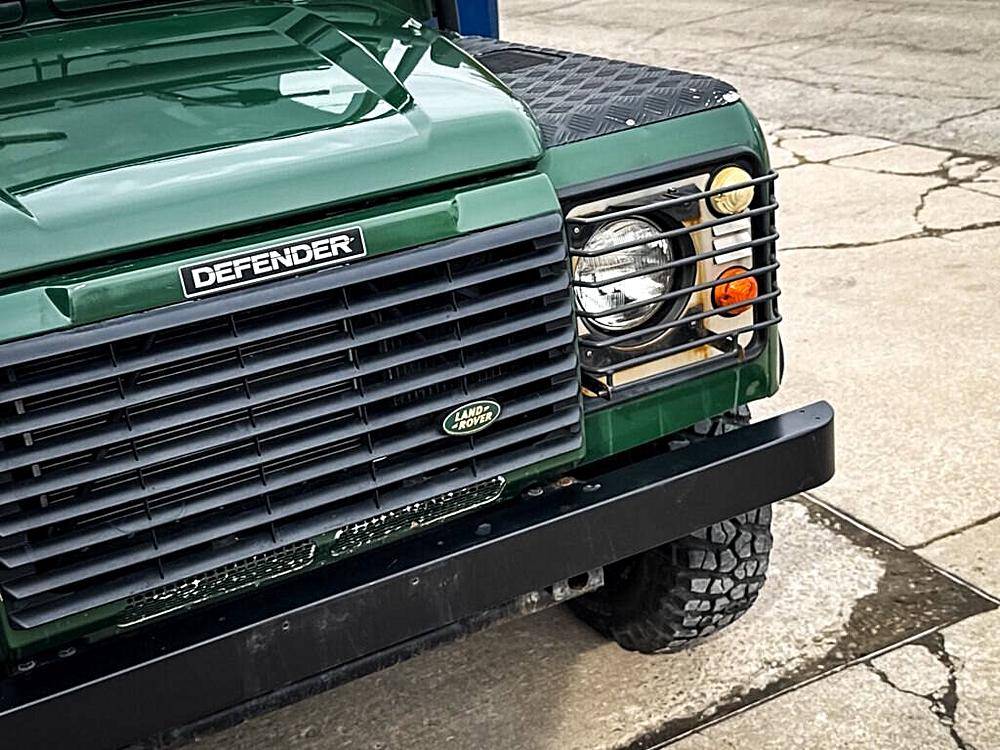 Land-rover-Defender-1984-green-17