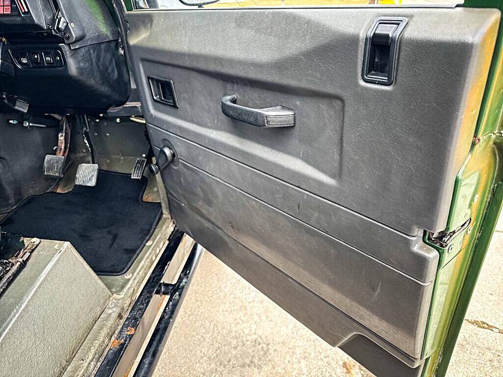Land-rover-Defender-1984-green-2