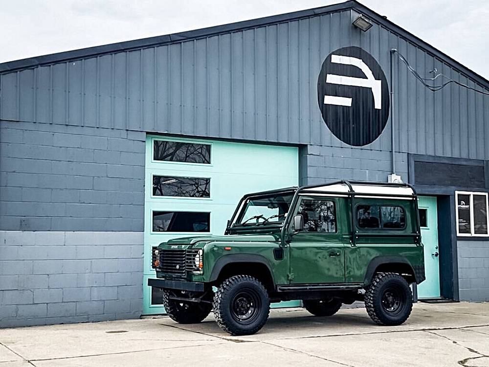 Land-rover-Defender-1984-green-21