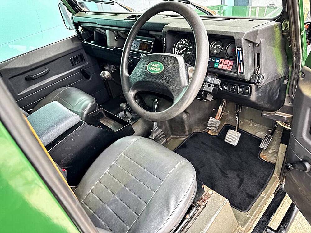 Land-rover-Defender-1984-green-22