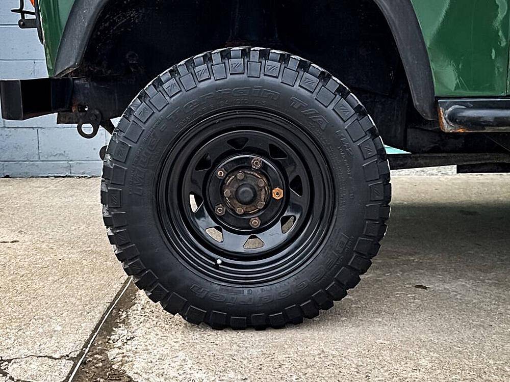 Land-rover-Defender-1984-green-23