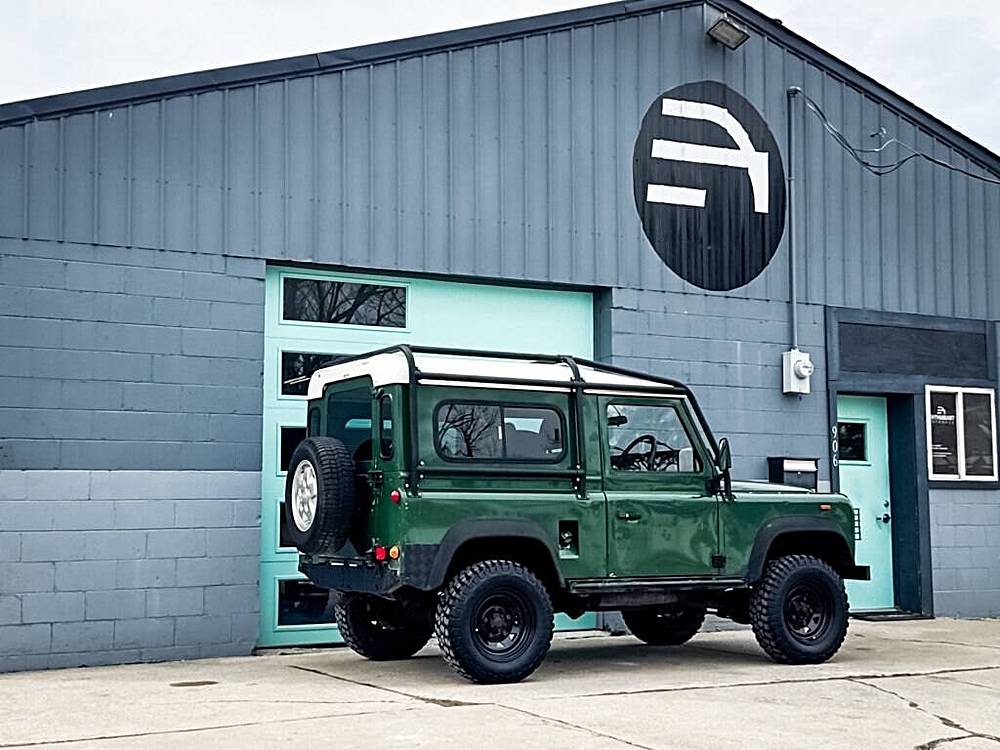 Land-rover-Defender-1984-green-5