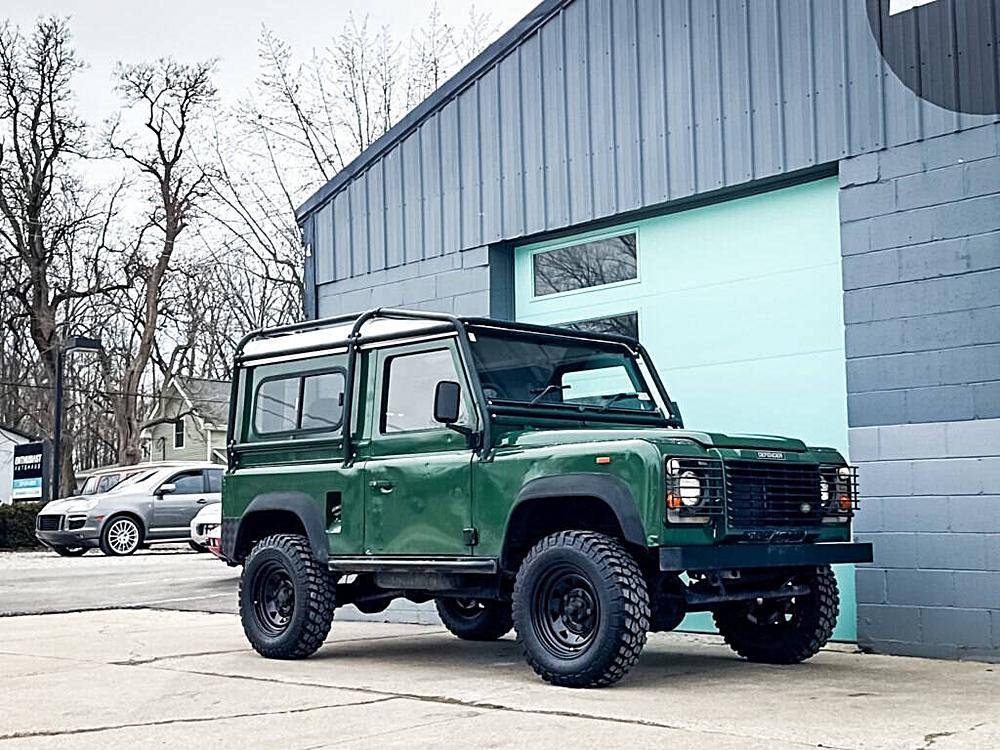 Land-rover-Defender-1984-green-7