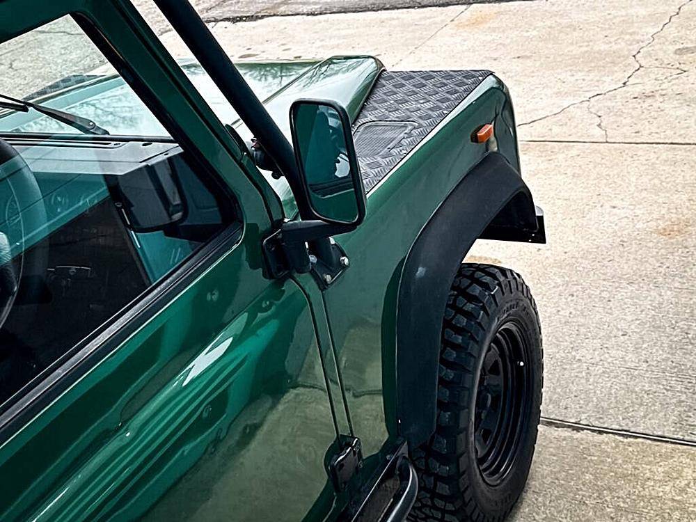 Land-rover-Defender-1984-green
