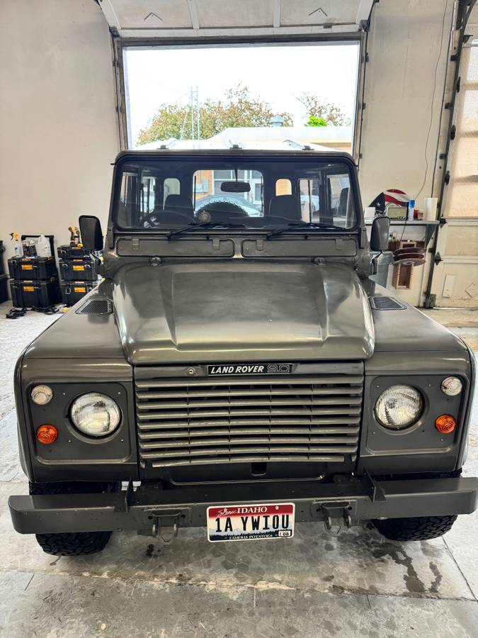 Land-rover-Defender-90-diesel-1986-grey-1