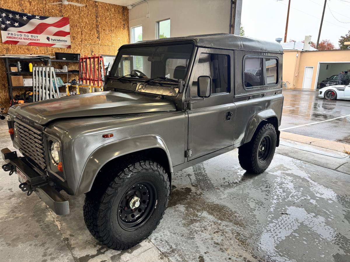 Land-rover-Defender-90-diesel-1986-grey-2