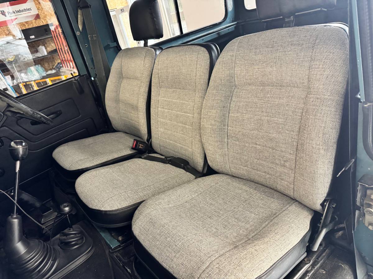 Land-rover-Defender-90-diesel-1986-grey-6