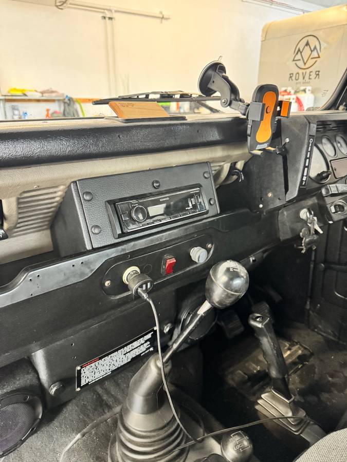 Land-rover-Defender-90-diesel-1986-grey-7