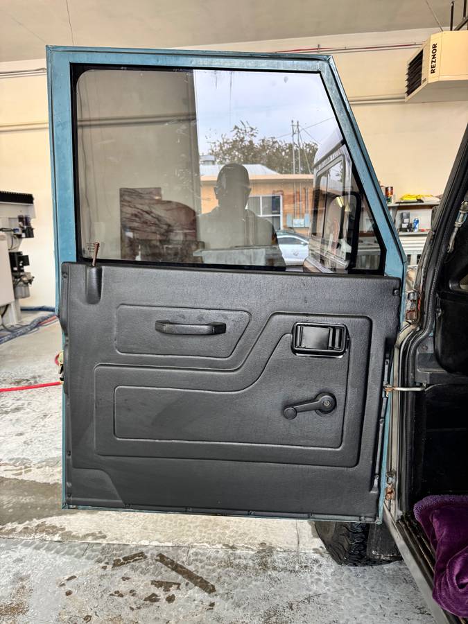 Land-rover-Defender-90-diesel-1986-grey-8
