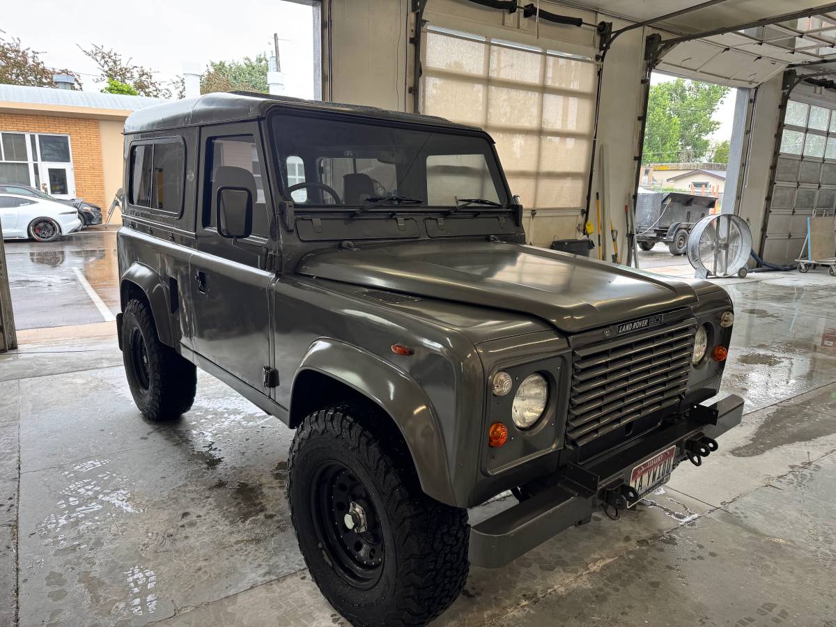 Land-rover-Defender-90-diesel-1986-grey