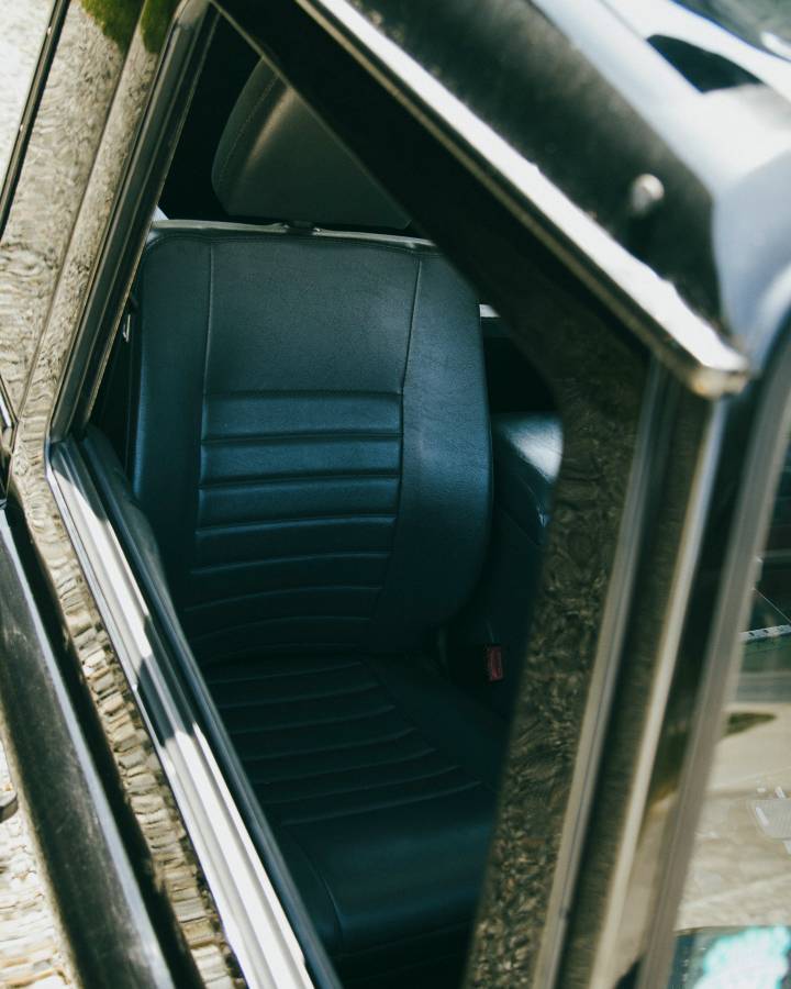 Land-rover-Defender-90-diesel-1991-black-12